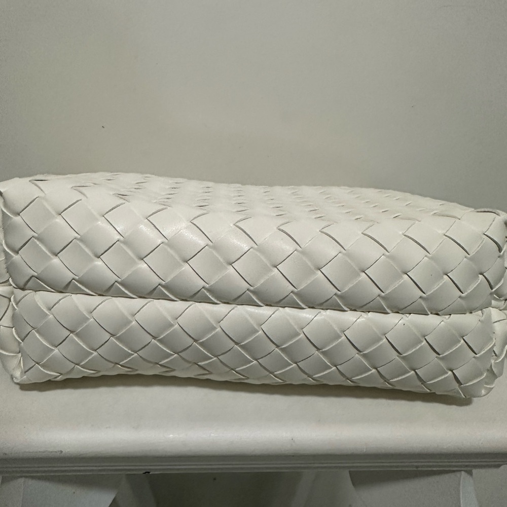 A New Day White Woven Shoulder Bag - Picture 7 of 8